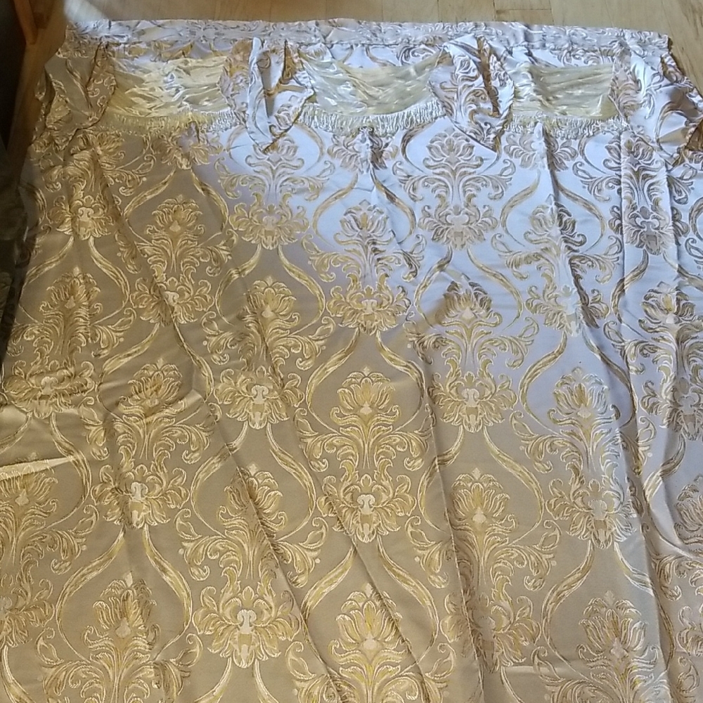 Elegant Gold and Cream Damask Curtain